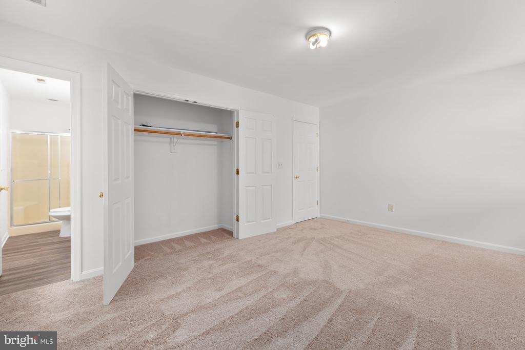 1217 LAKEVIEW PARKWAY