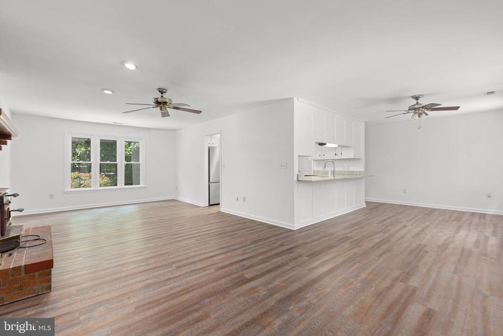 1217 LAKEVIEW PARKWAY