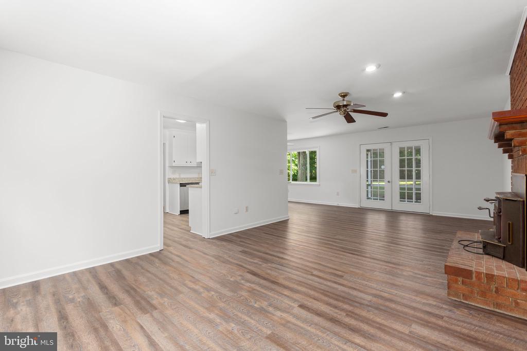 1217 LAKEVIEW PARKWAY