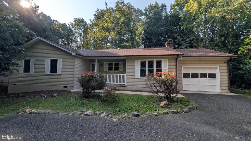 1217 LAKEVIEW PARKWAY