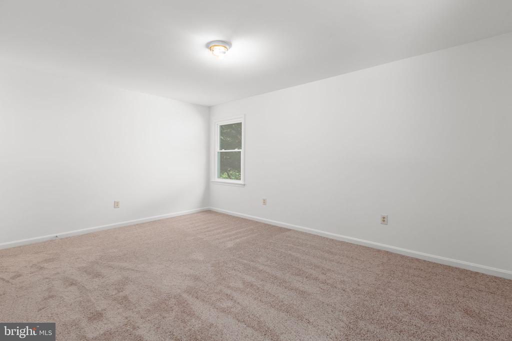 1217 LAKEVIEW PARKWAY