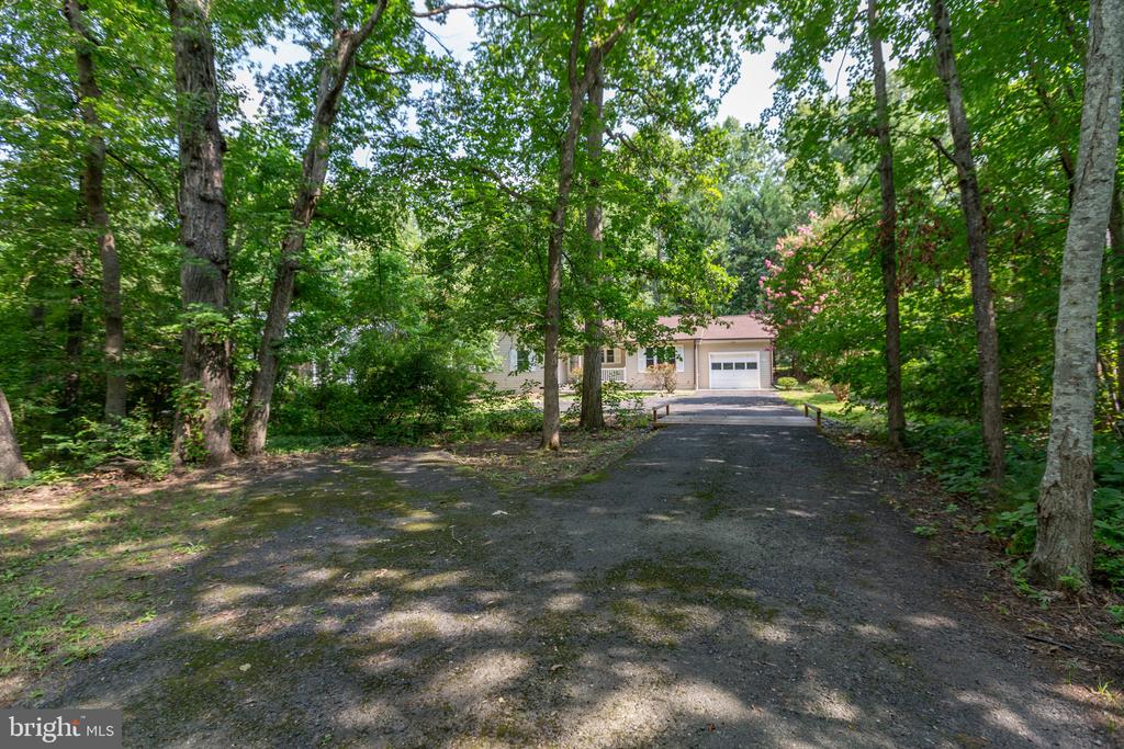 1217 LAKEVIEW PARKWAY