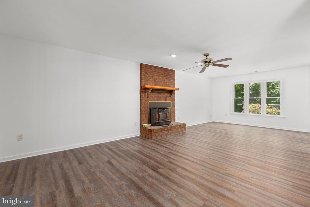 1217 LAKEVIEW PARKWAY