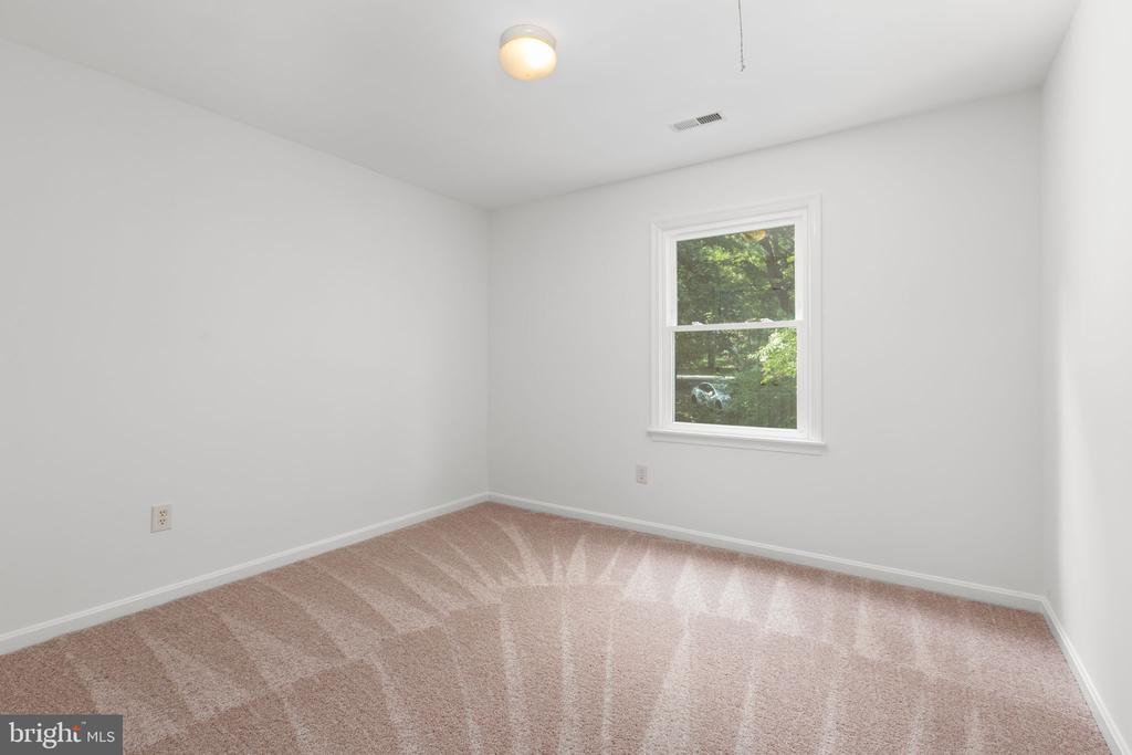 1217 LAKEVIEW PARKWAY
