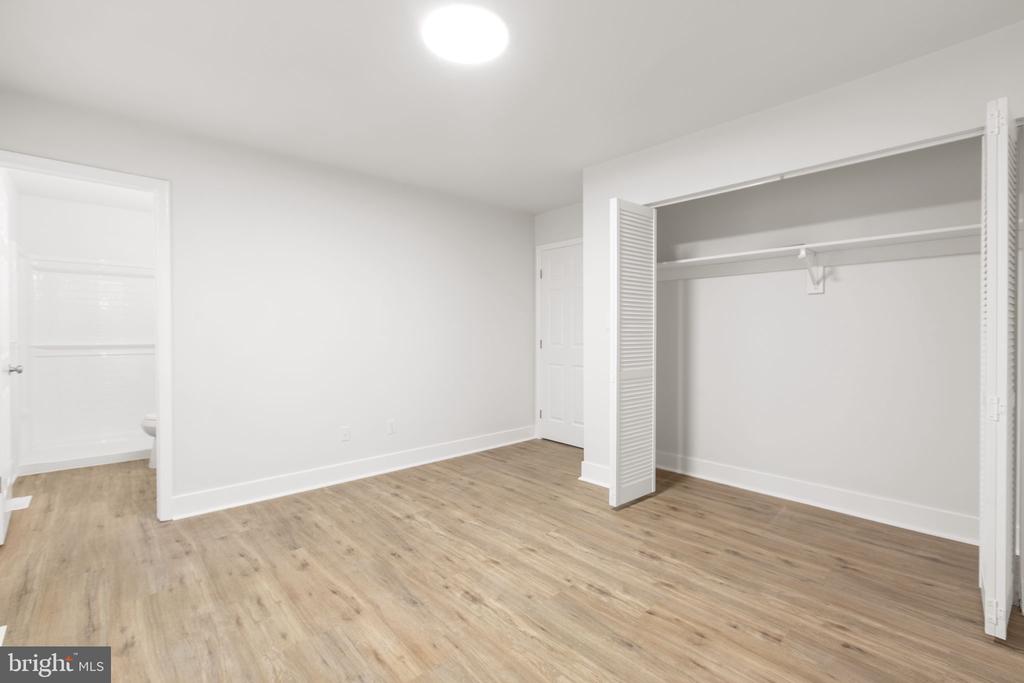 1105 LAKEVIEW PARKWAY