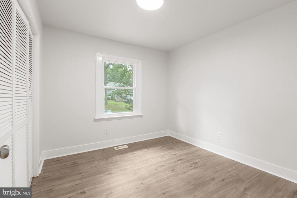 1105 LAKEVIEW PARKWAY