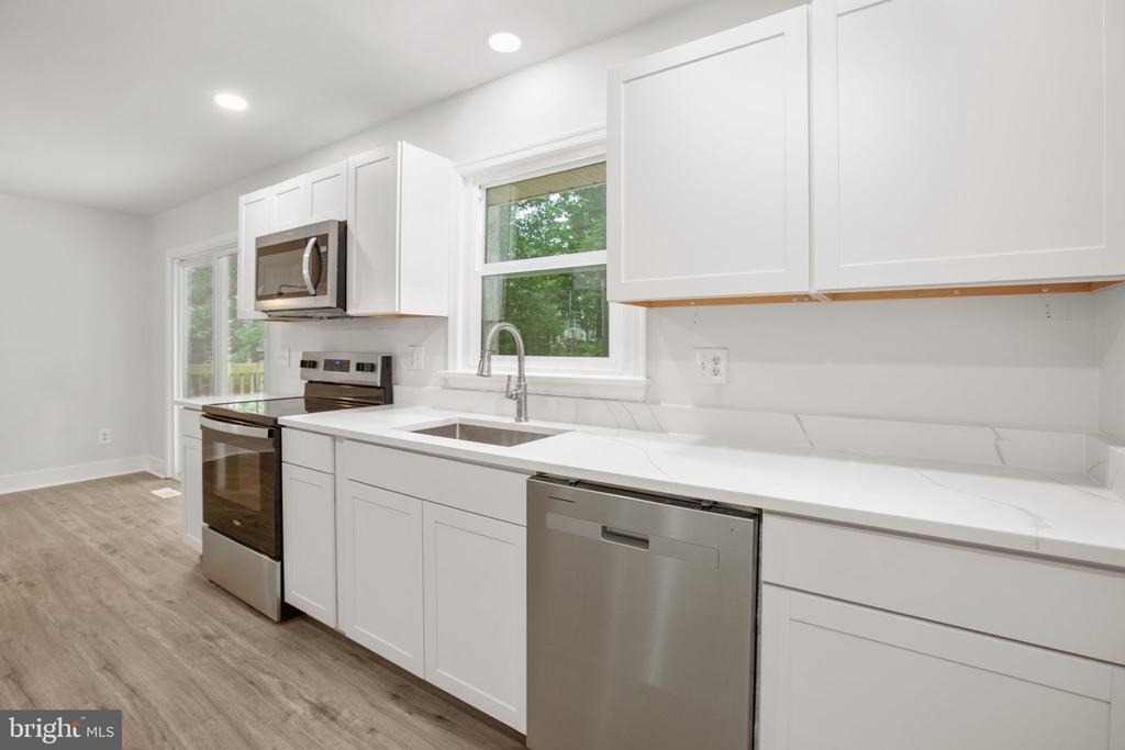 1105 LAKEVIEW PARKWAY