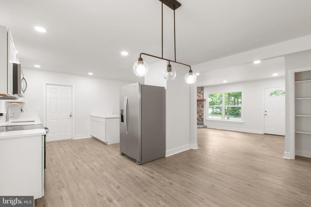 1105 LAKEVIEW PARKWAY