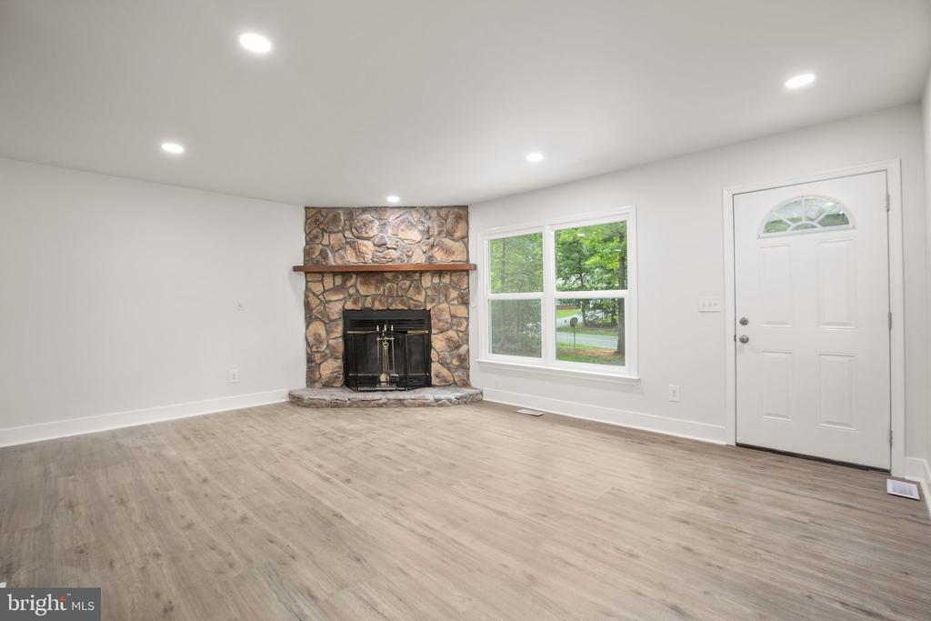 1105 LAKEVIEW PARKWAY