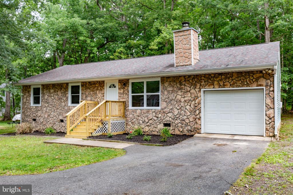 1105 LAKEVIEW PARKWAY