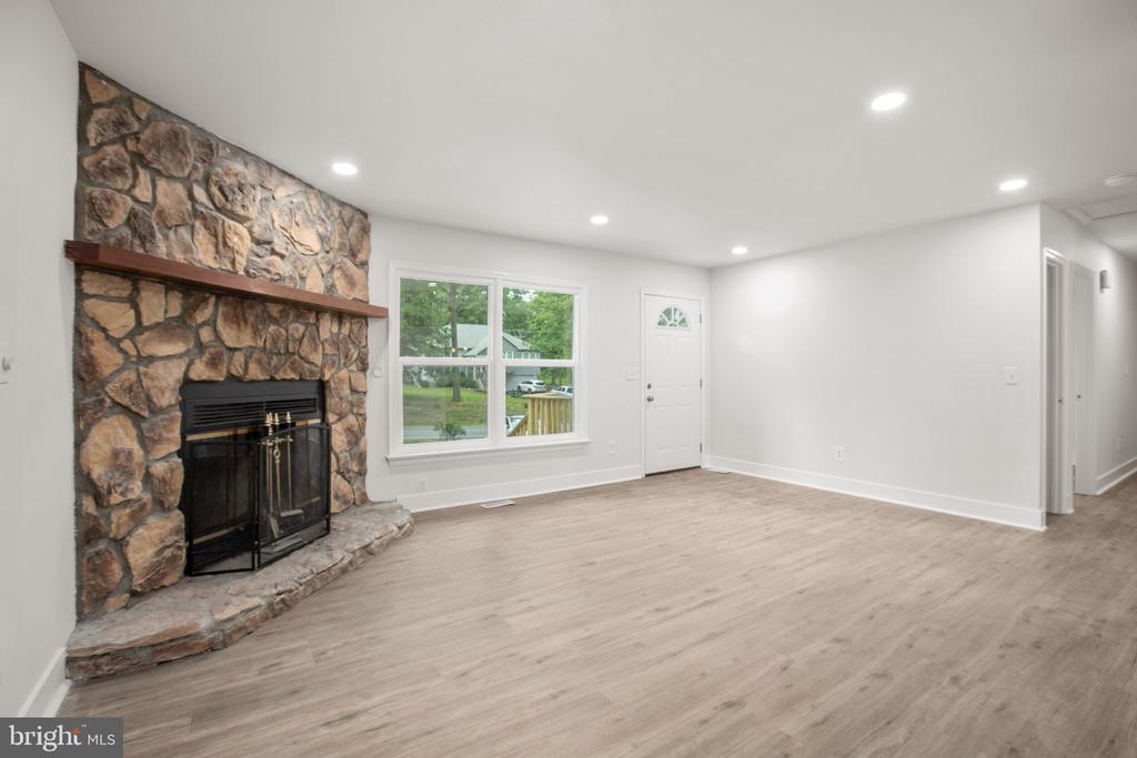 1105 LAKEVIEW PARKWAY
