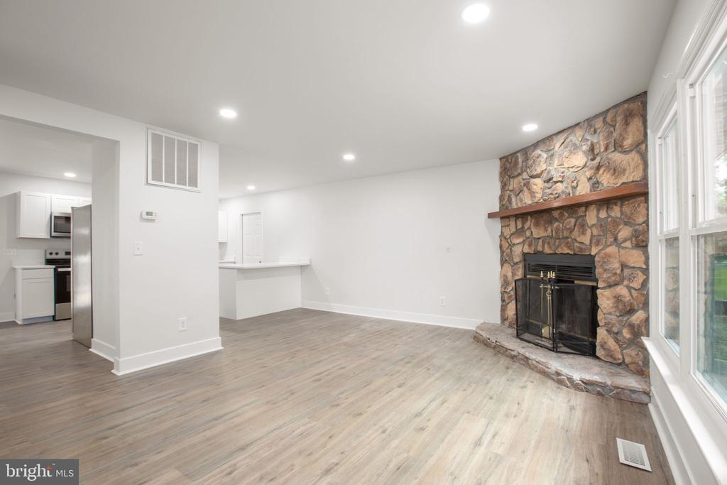 1105 LAKEVIEW PARKWAY