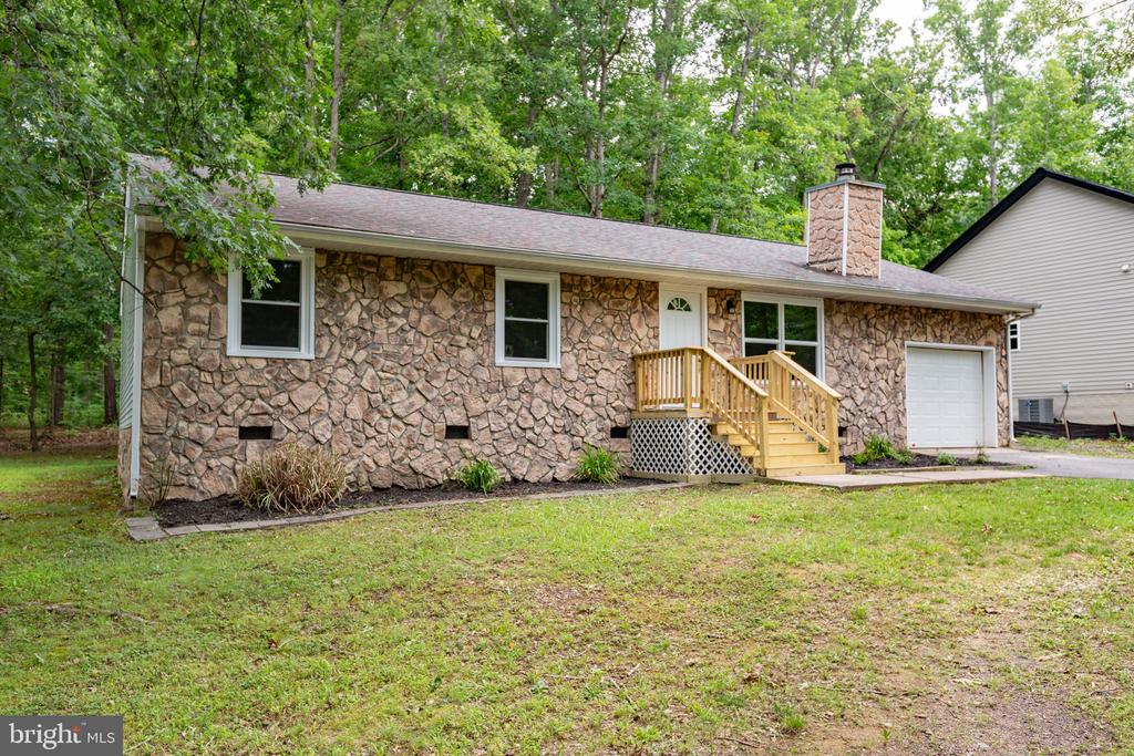 1105 LAKEVIEW PARKWAY
