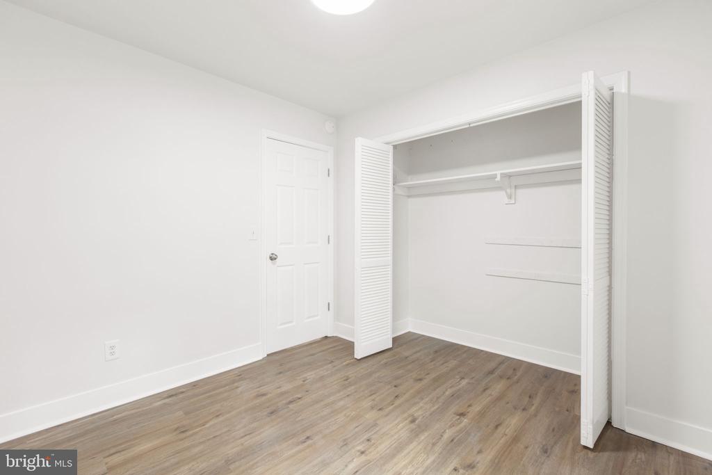 1105 LAKEVIEW PARKWAY