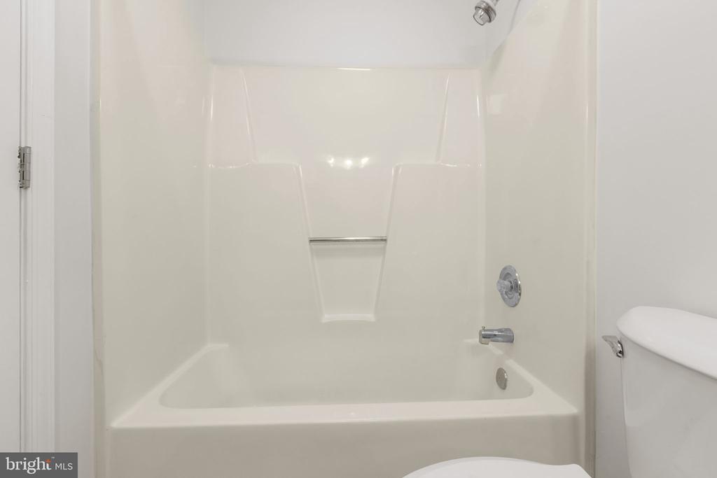 1105 LAKEVIEW PARKWAY