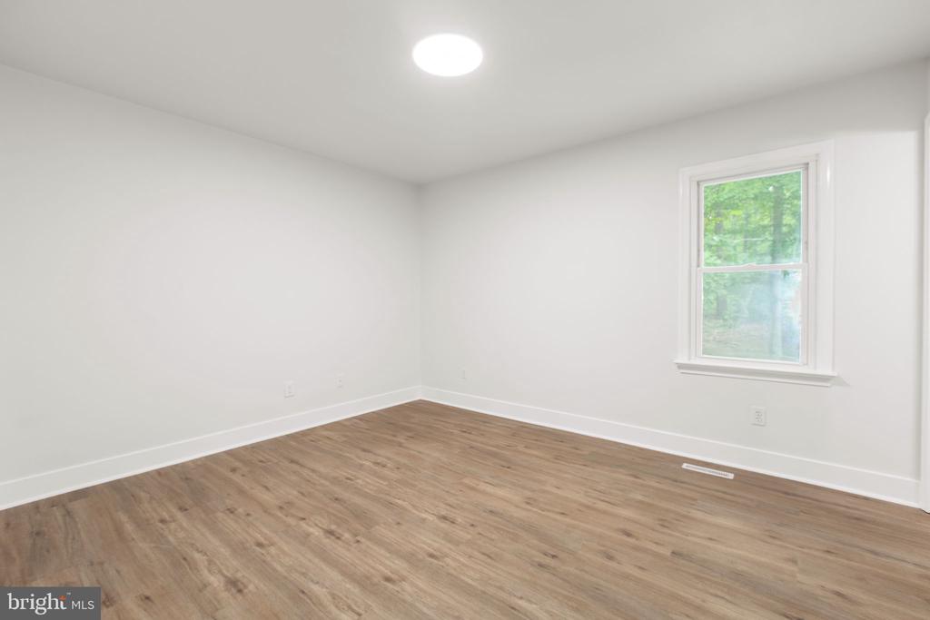 1105 LAKEVIEW PARKWAY