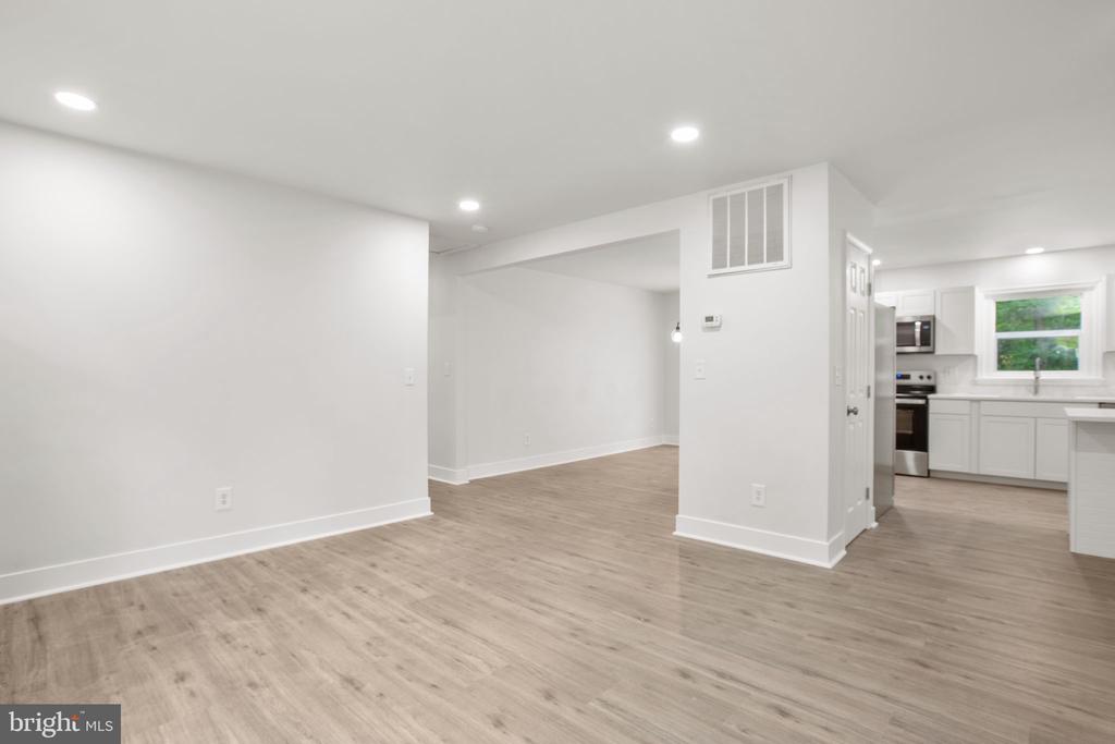 1105 LAKEVIEW PARKWAY