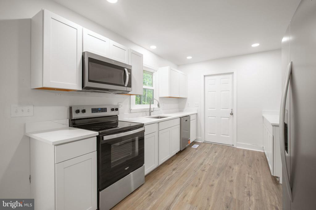 1105 LAKEVIEW PARKWAY