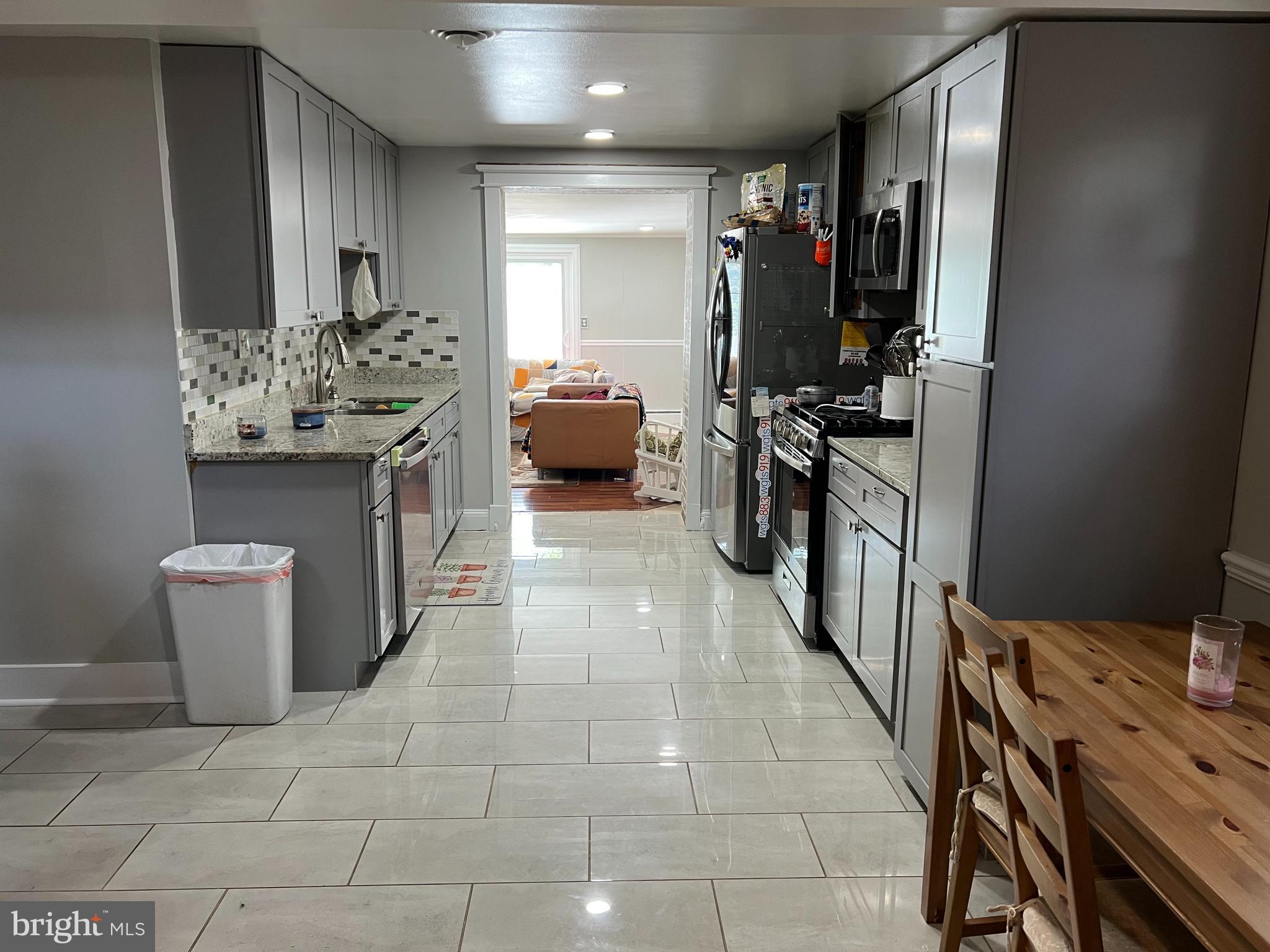 3389 BRISTOL COURT