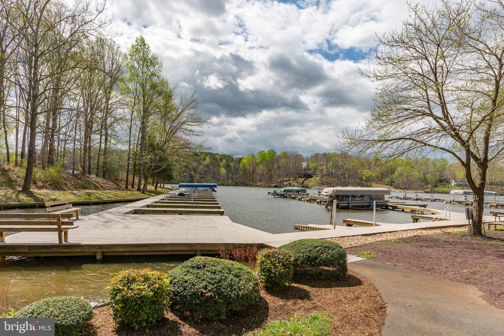 5605 Hickory Tree Ln