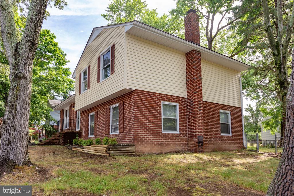 705 Kilarney Dr