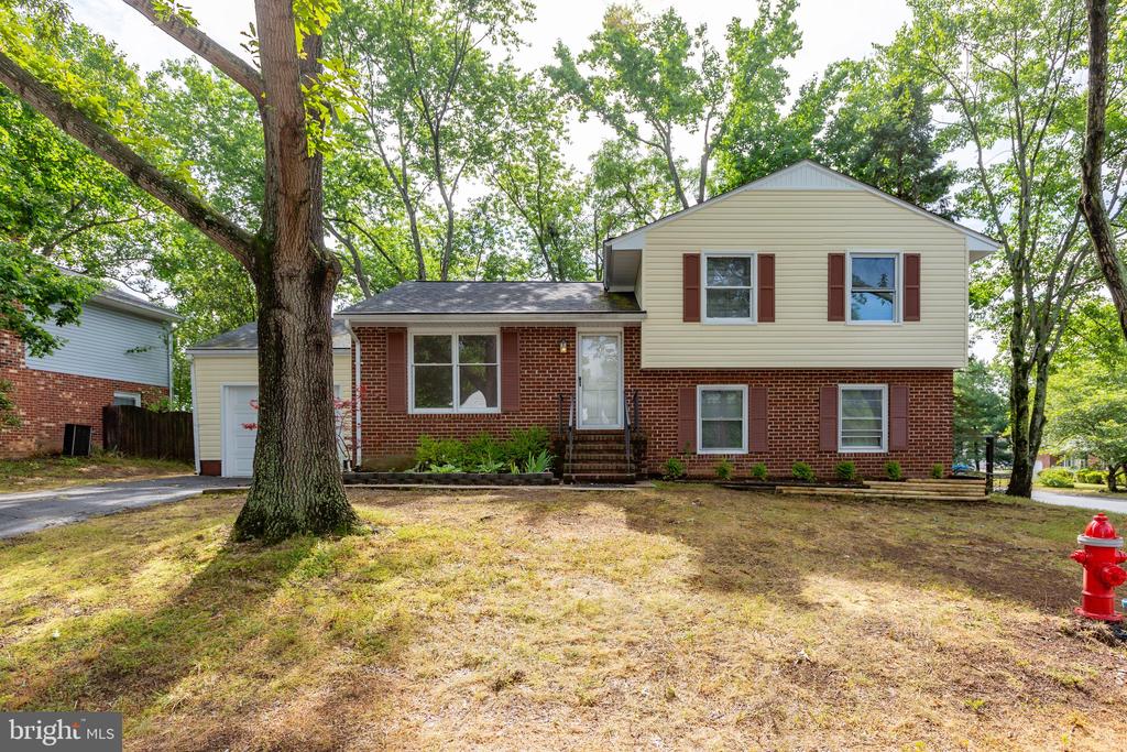 705 Kilarney Dr