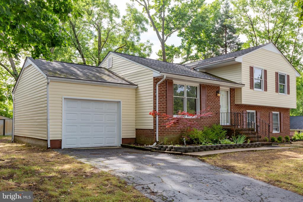 705 Kilarney Dr