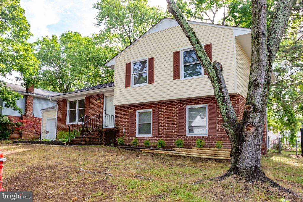 705 Kilarney Dr
