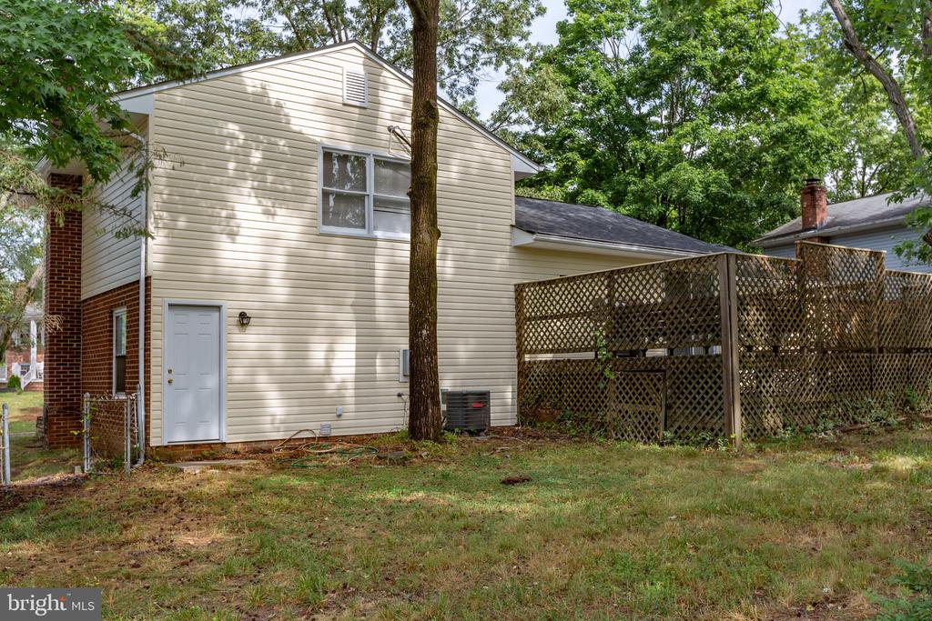 705 Kilarney Dr