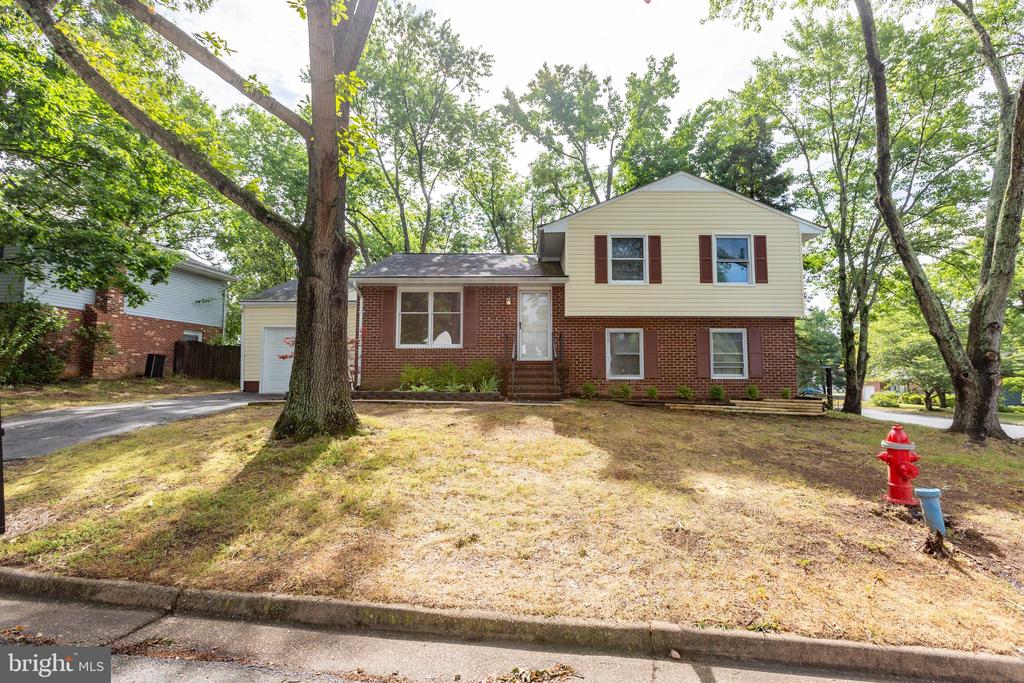 705 Kilarney Dr