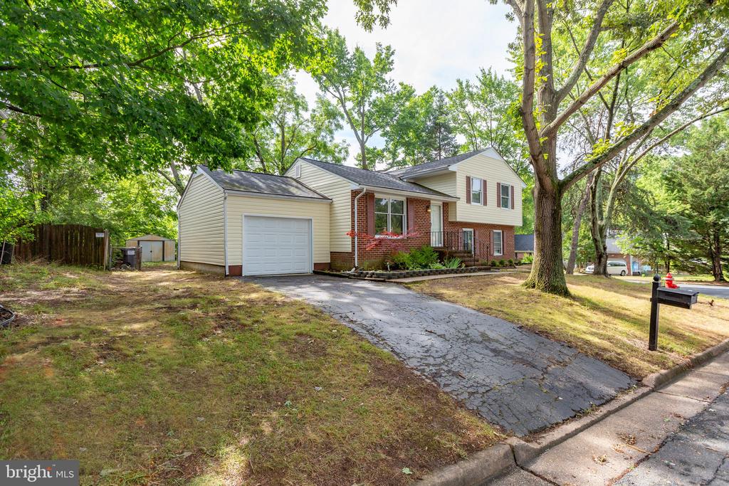 705 Kilarney Dr