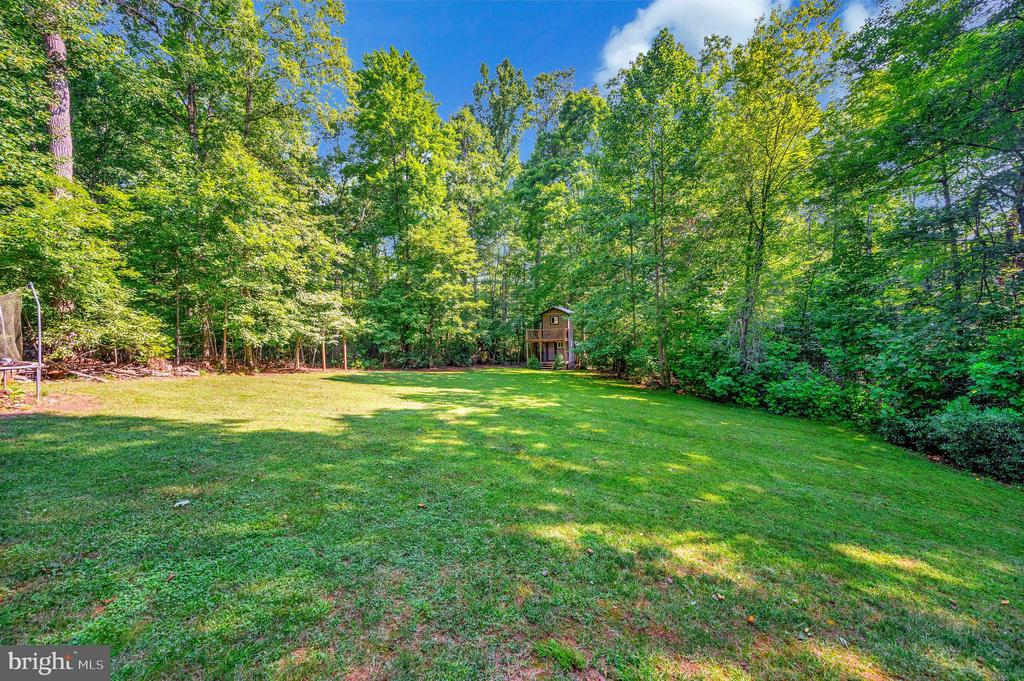 8205 HOWARD TRAIL
