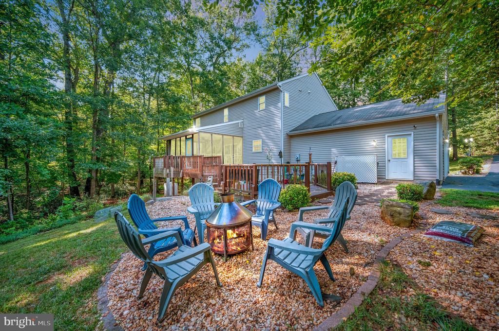 8205 HOWARD TRAIL