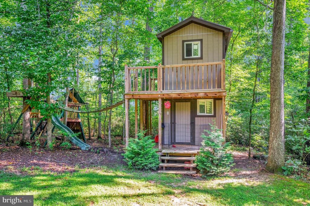 8205 HOWARD TRAIL