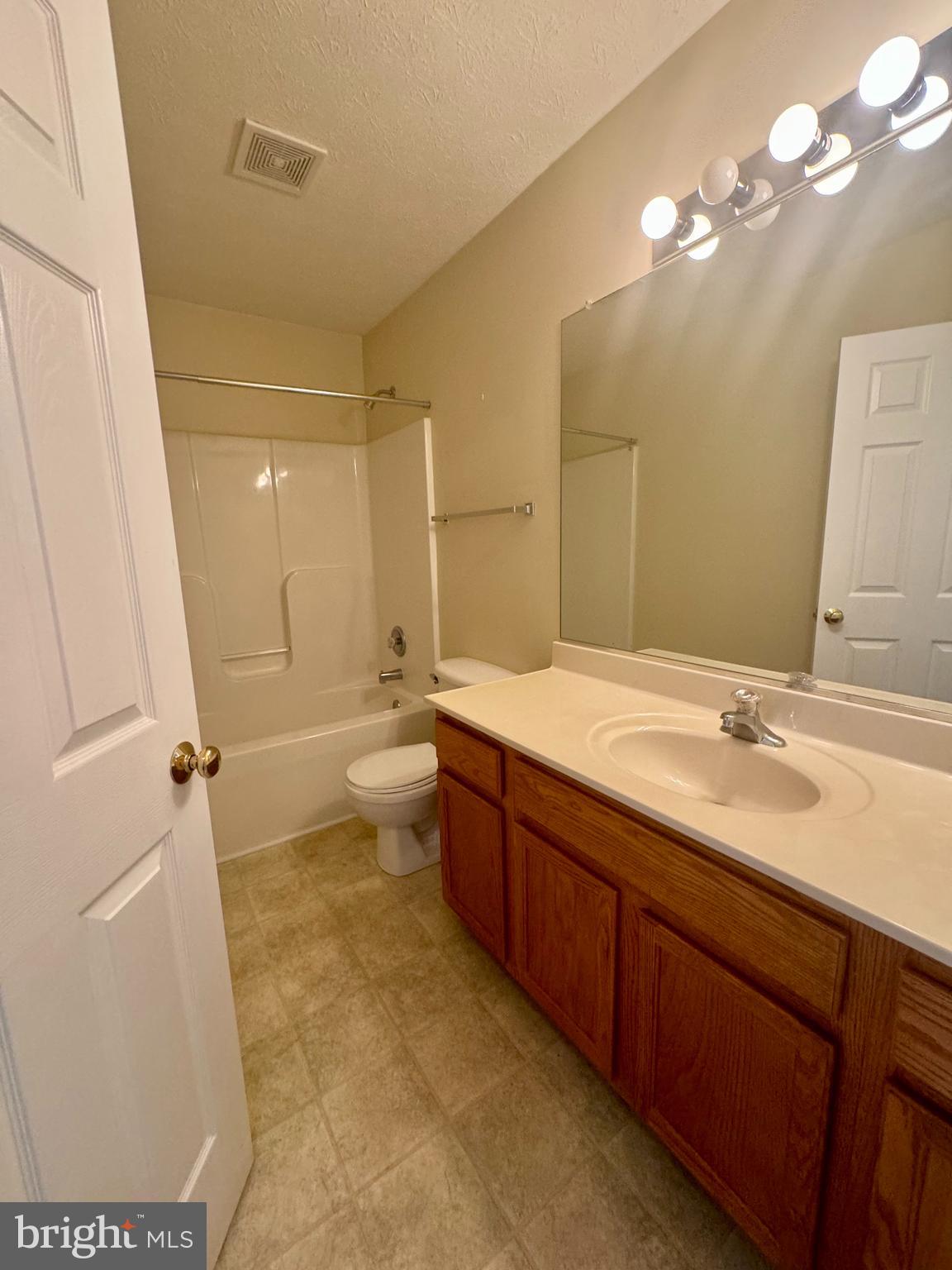 3909 SAINT MICHAELS SQUARE