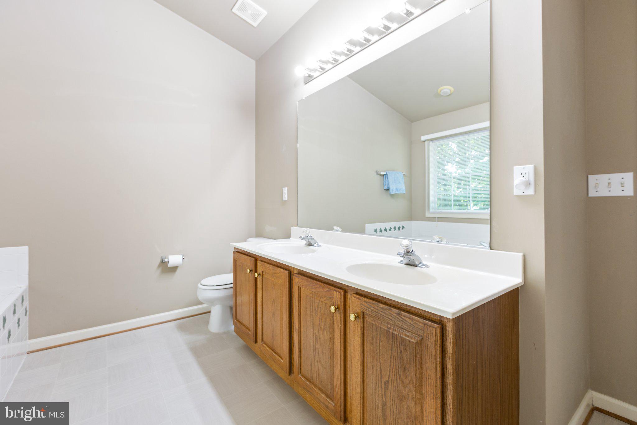 13007 Willow Point Dr