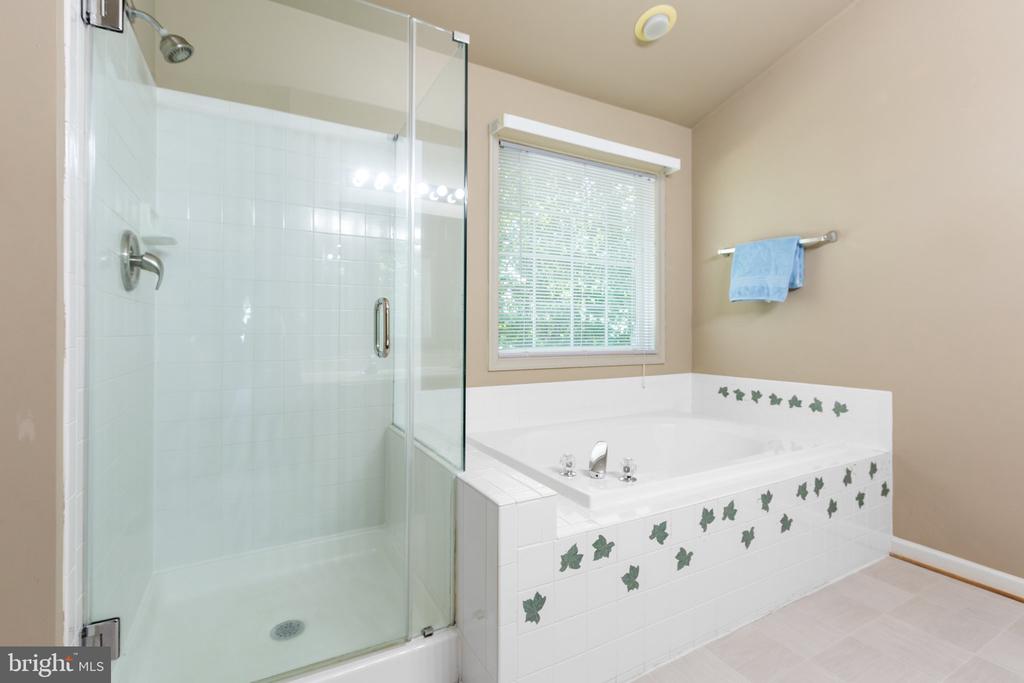13007 Willow Point Dr