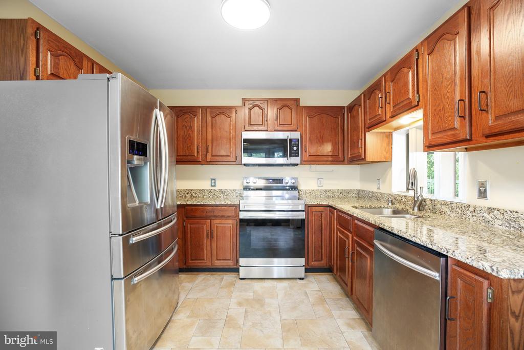 5208 Cedar Ridge Dr