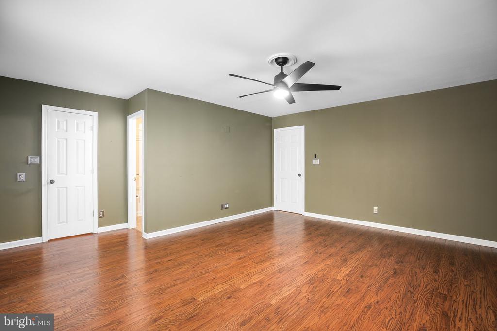 5208 Cedar Ridge Dr