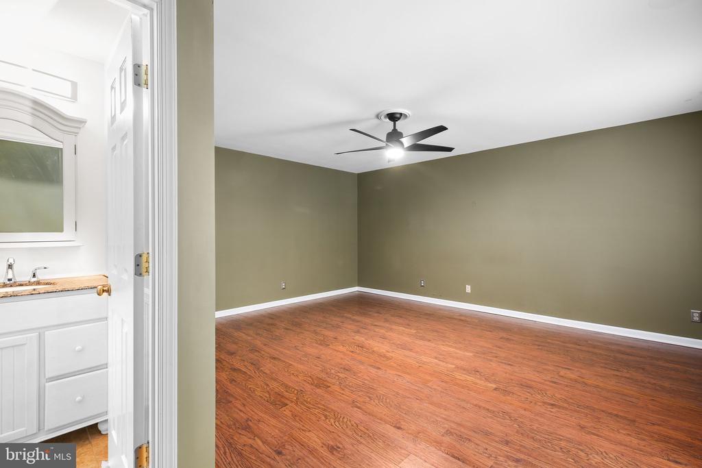 5208 Cedar Ridge Dr