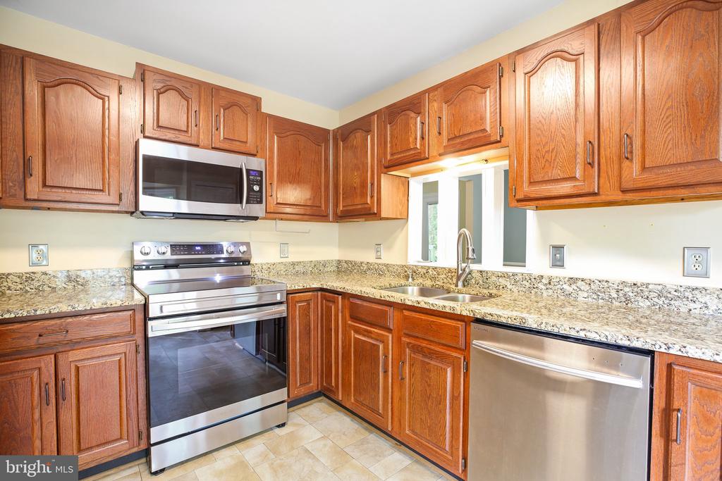 5208 Cedar Ridge Dr
