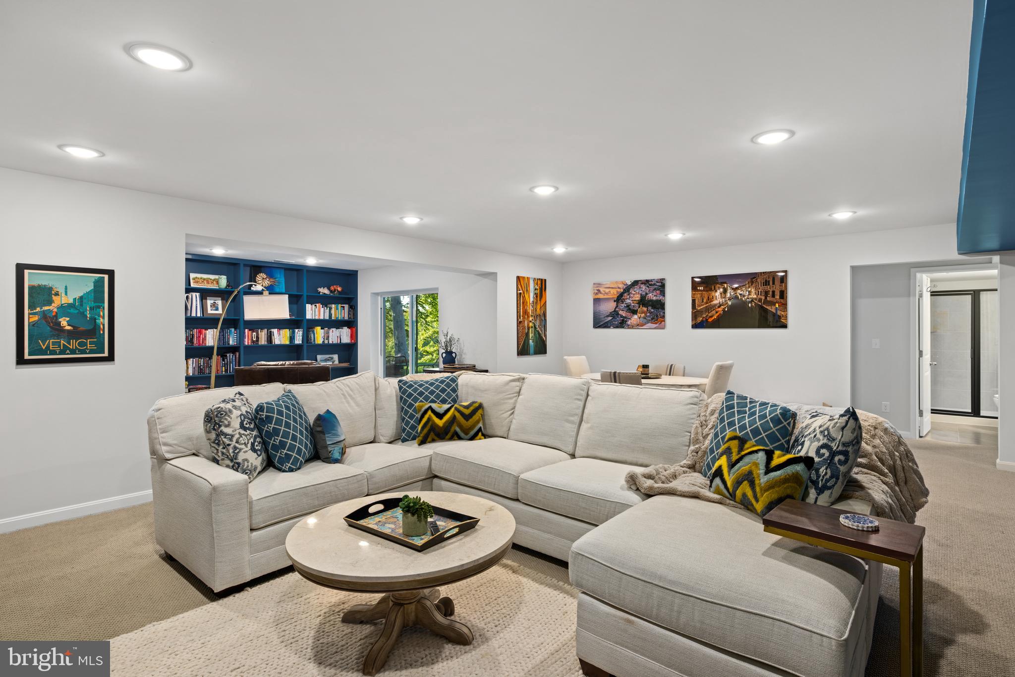 10118 Premier St