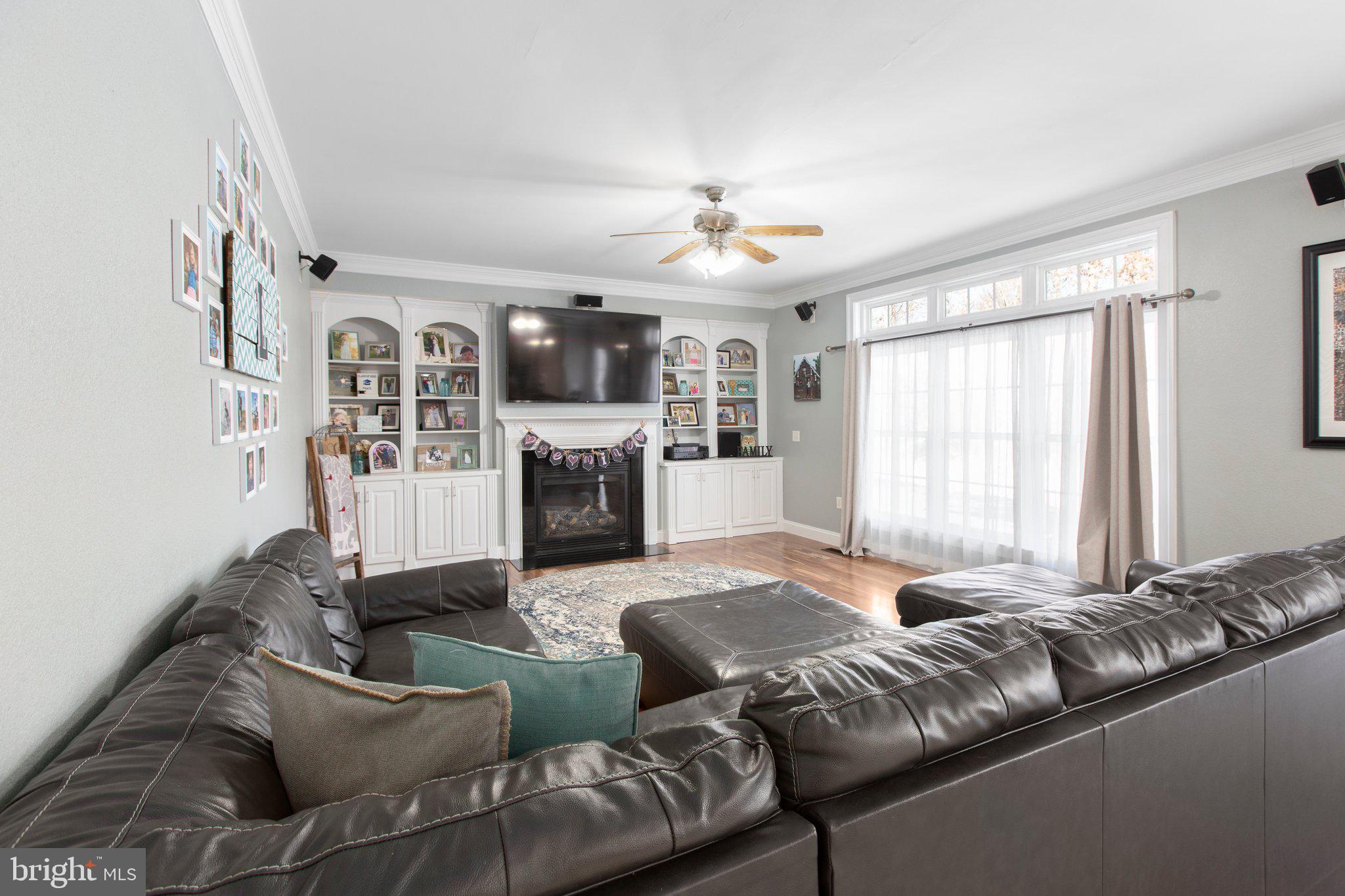 9021 Ellis Ln