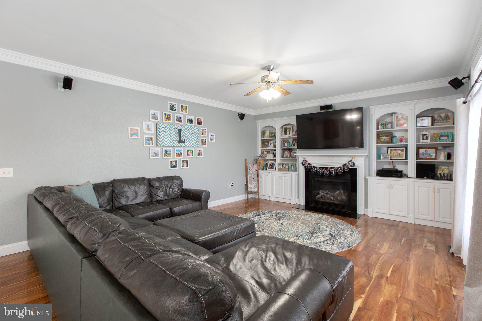 9021 Ellis Ln