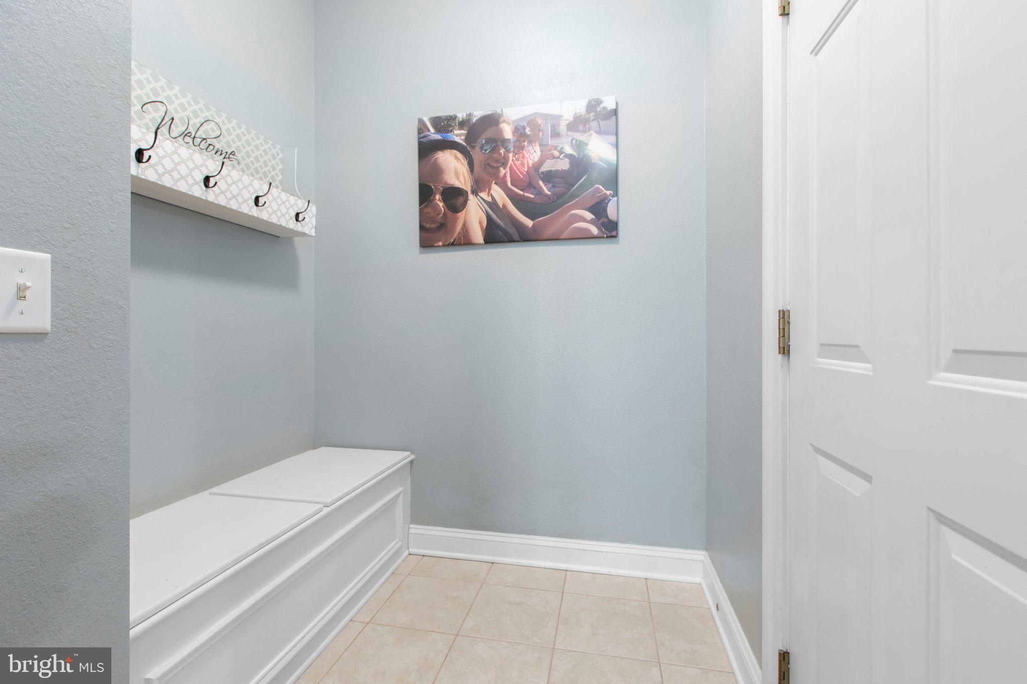 9021 Ellis Ln