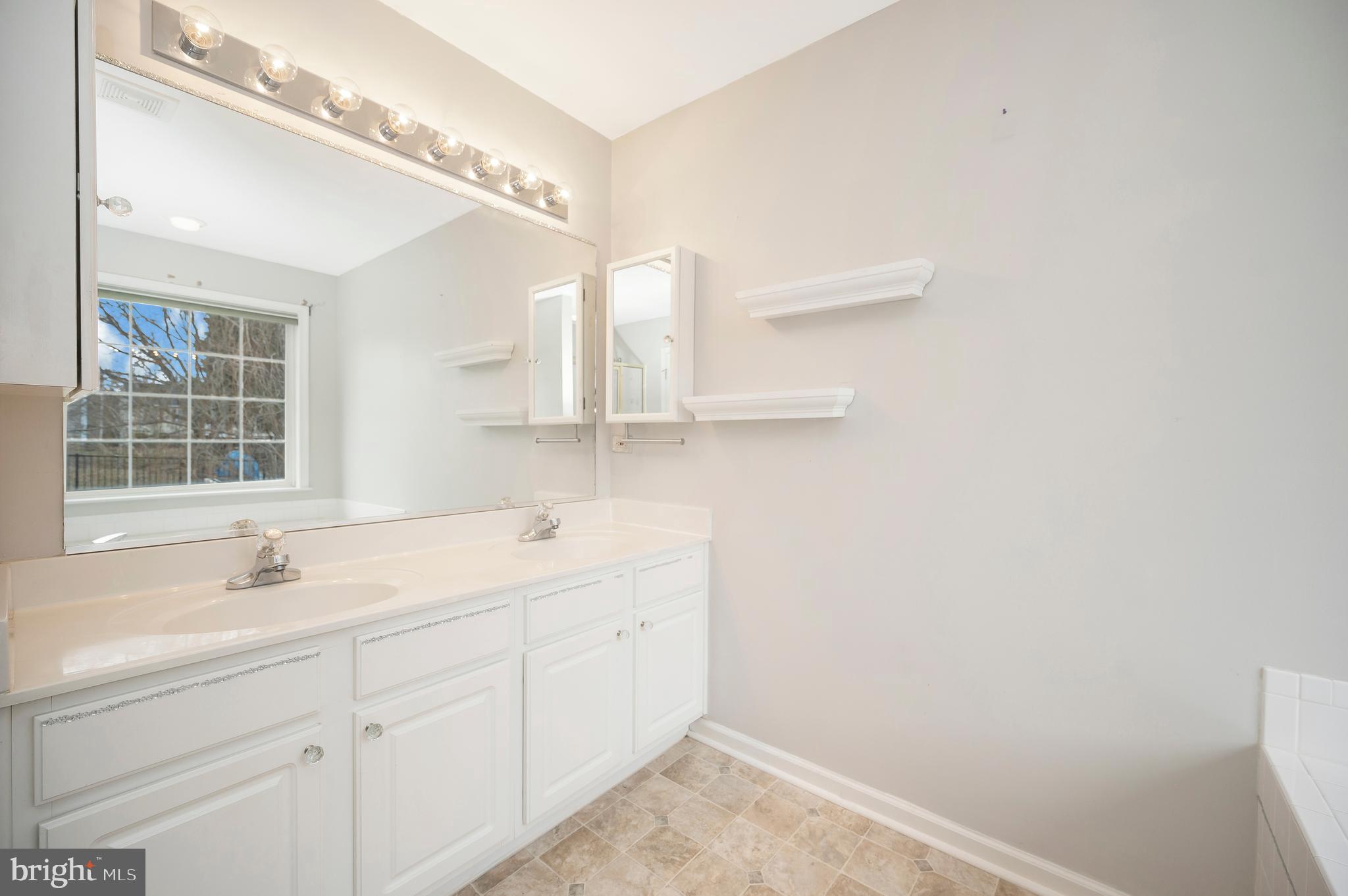 9807 MINUTEMAN COURT