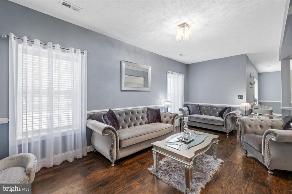 6706 Pond View Ln