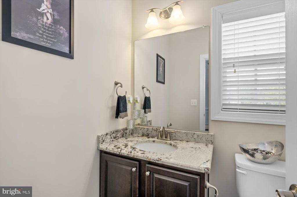 6706 Pond View Ln