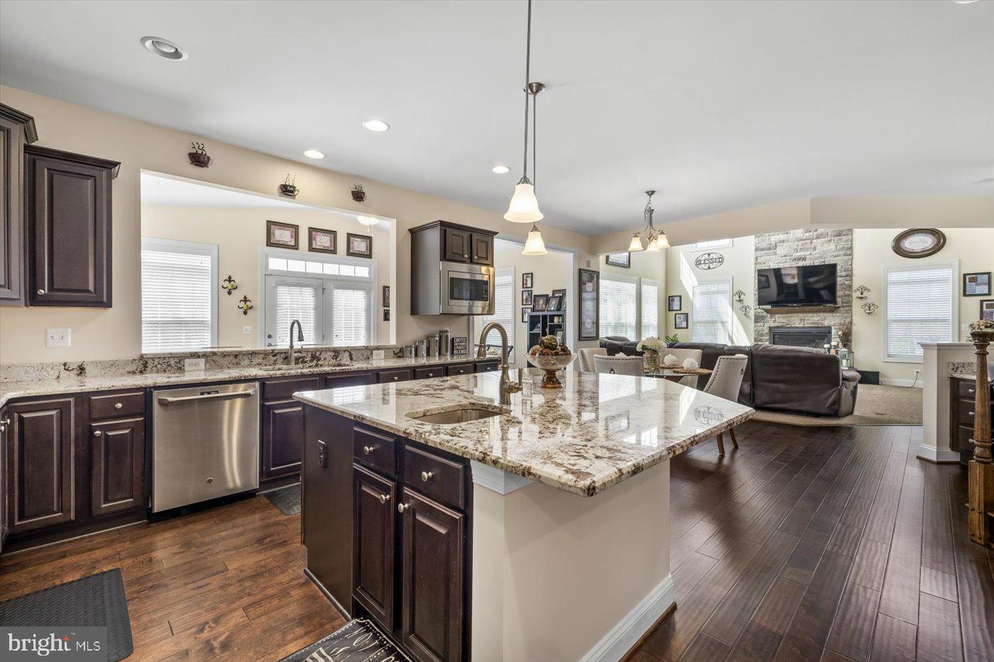 6706 Pond View Ln