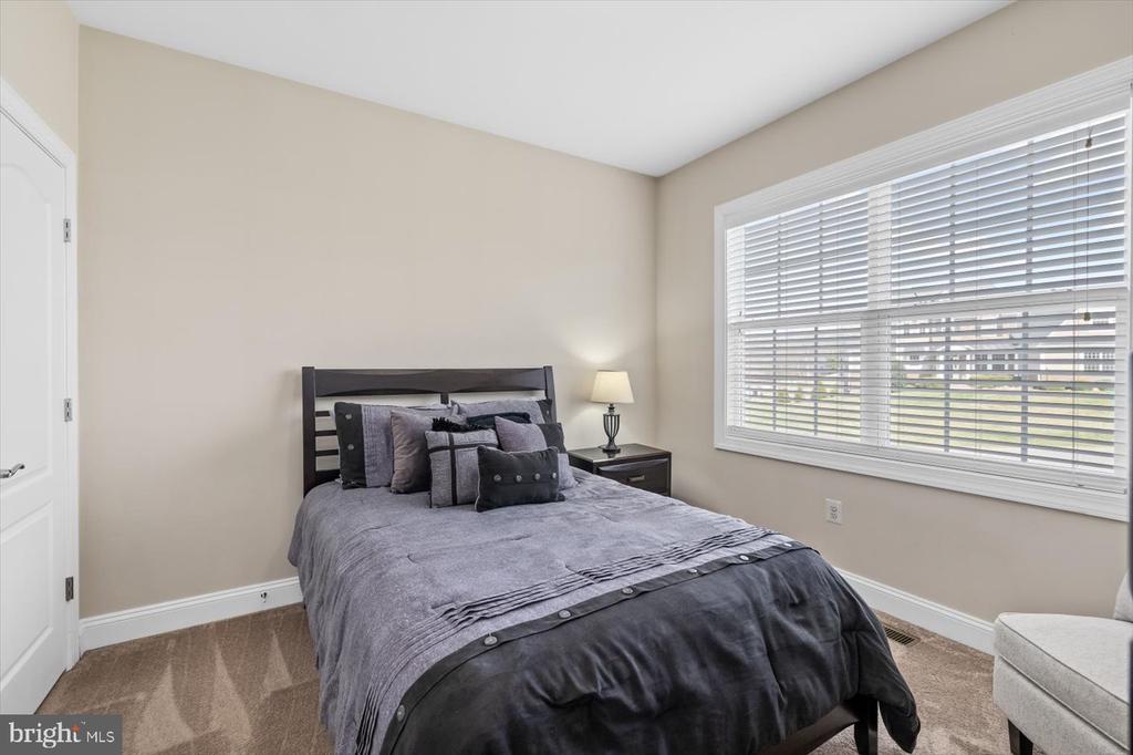 6706 Pond View Ln